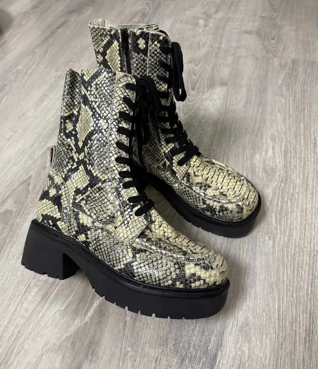 Стильные сапожки ASOS натуральная кожа змеиный принт размер 38 - Обувь (Одежда) в Химки