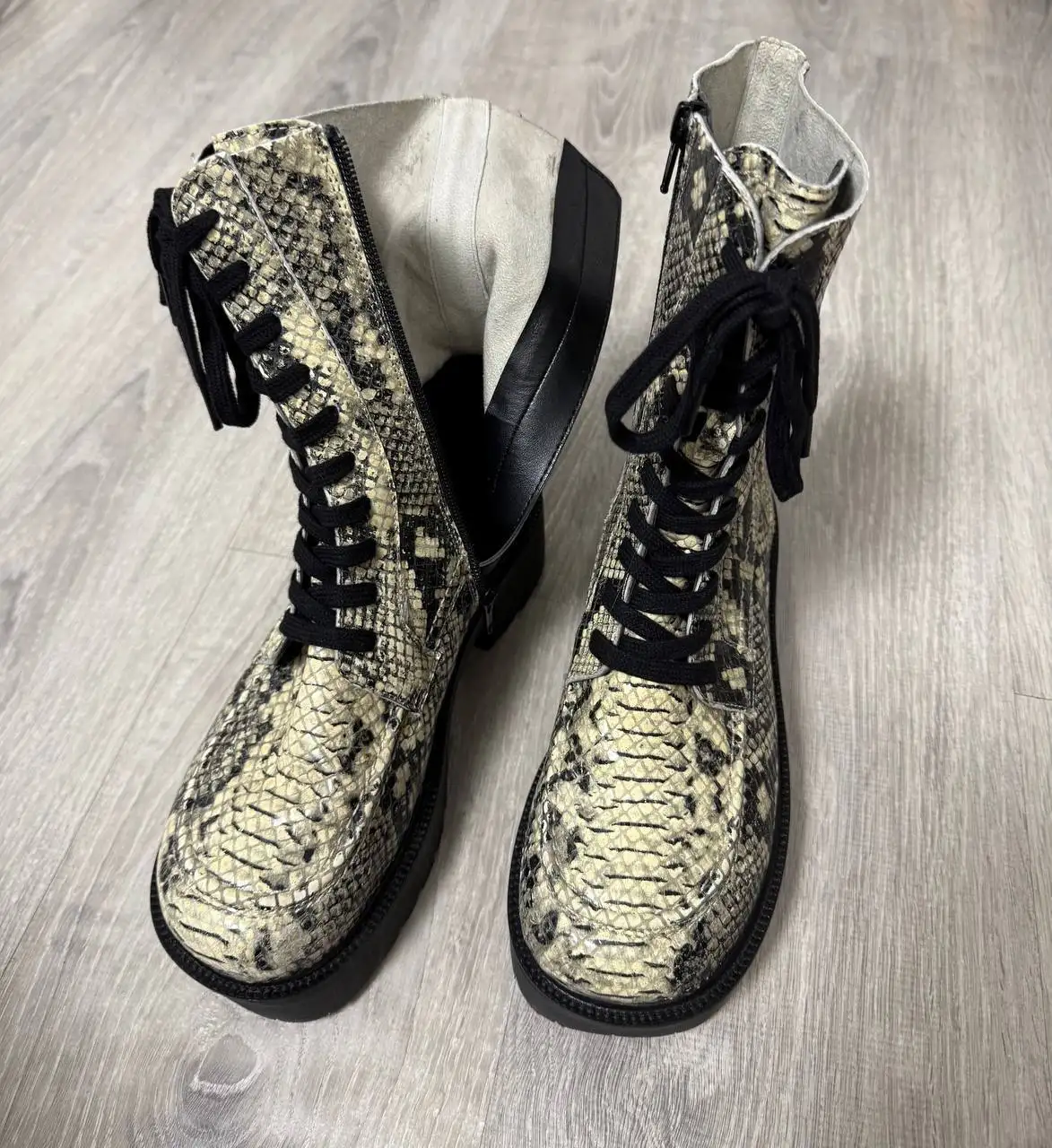 Стильные сапожки ASOS натуральная кожа змеиный принт размер 38 - Обувь (Одежда) в Химки