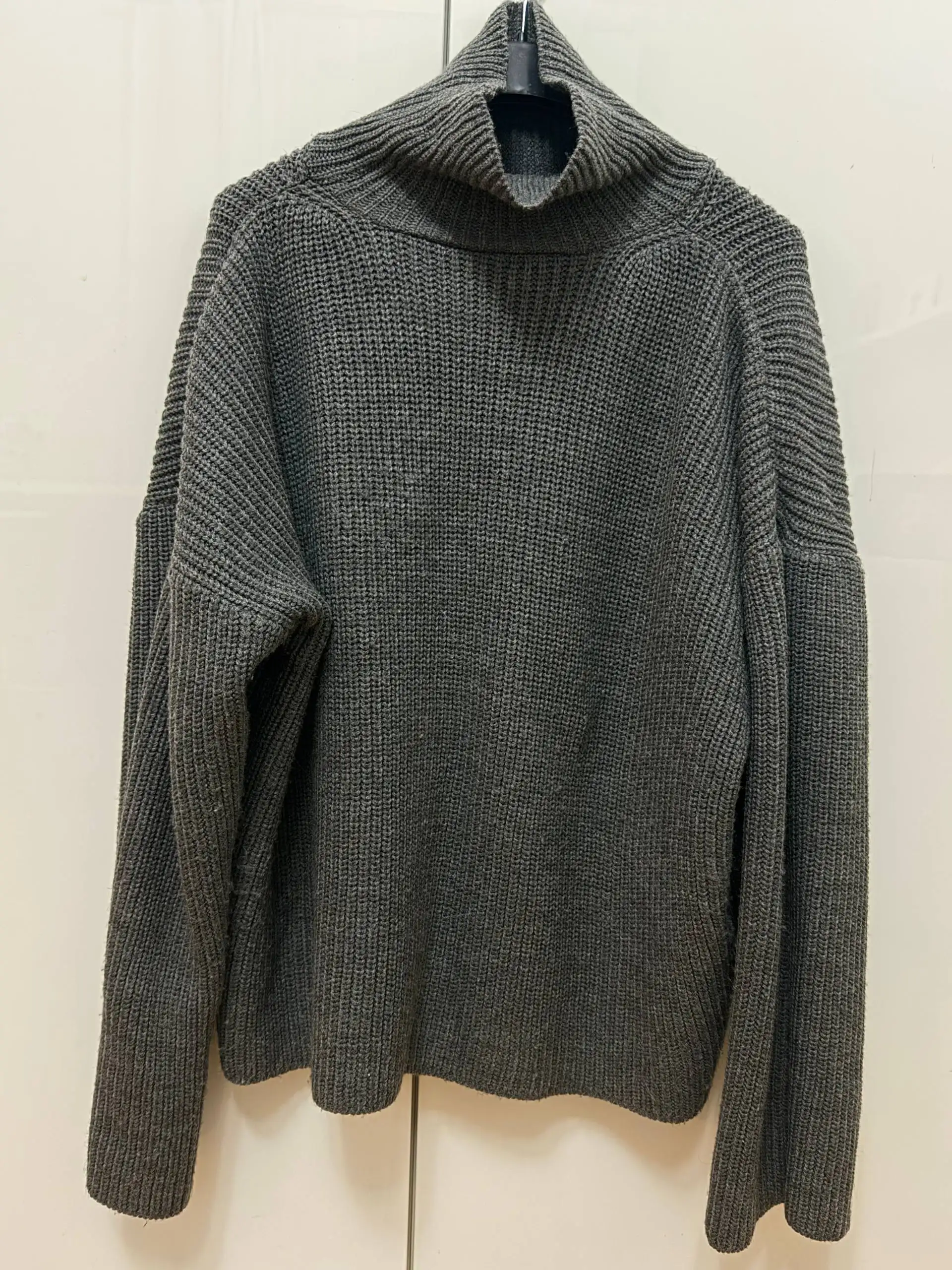 Вязаный оверсайз свитер с горлом - Верхняя одежда (Одежда) в Химки