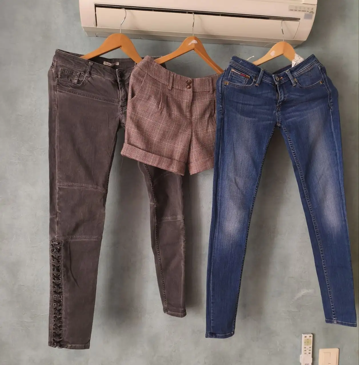 Джинсы женские б/у и шорты новые - Женская одежда (Одежда) в Зеленоград