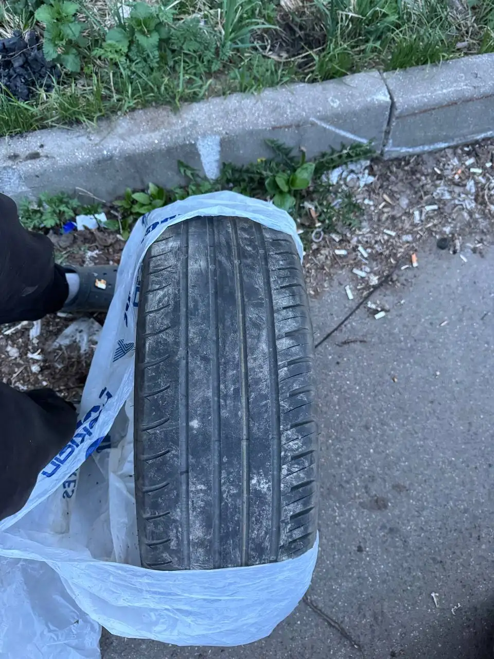 Продам летнюю резину R16 225/60 - Шины (Авто) в Химки