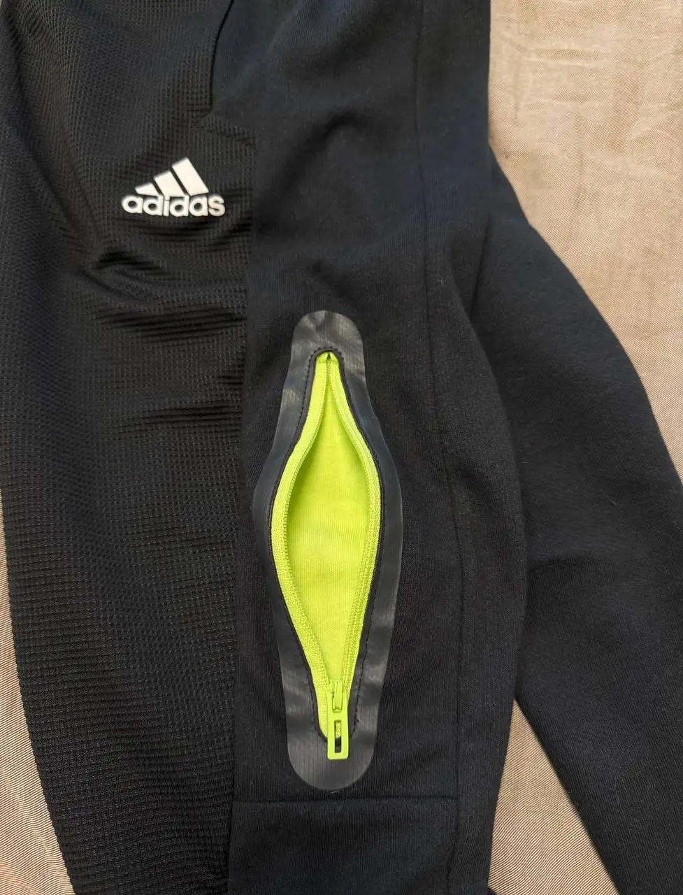 Новые спортивные штаны Adidas - Спортивные штаны (Одежда) в Химки