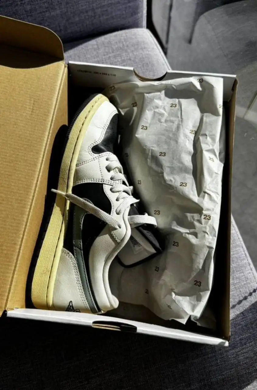 Кроссовки Air Jordan 1 Low 39 размера - Обувь (Одежда) в Химки