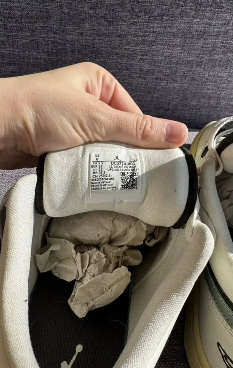 Кроссовки Air Jordan 1 Low 39 размера - Обувь (Одежда) в Химки