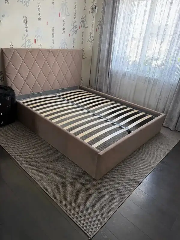 Продам кровать с матрасом 160x200 - Кровати и матрасы (Для дома и дачи) в Химки