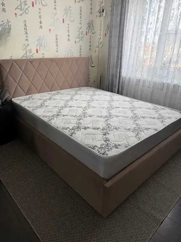 Продам кровать с матрасом 160x200 - Кровати и матрасы (Для дома и дачи) в Химки