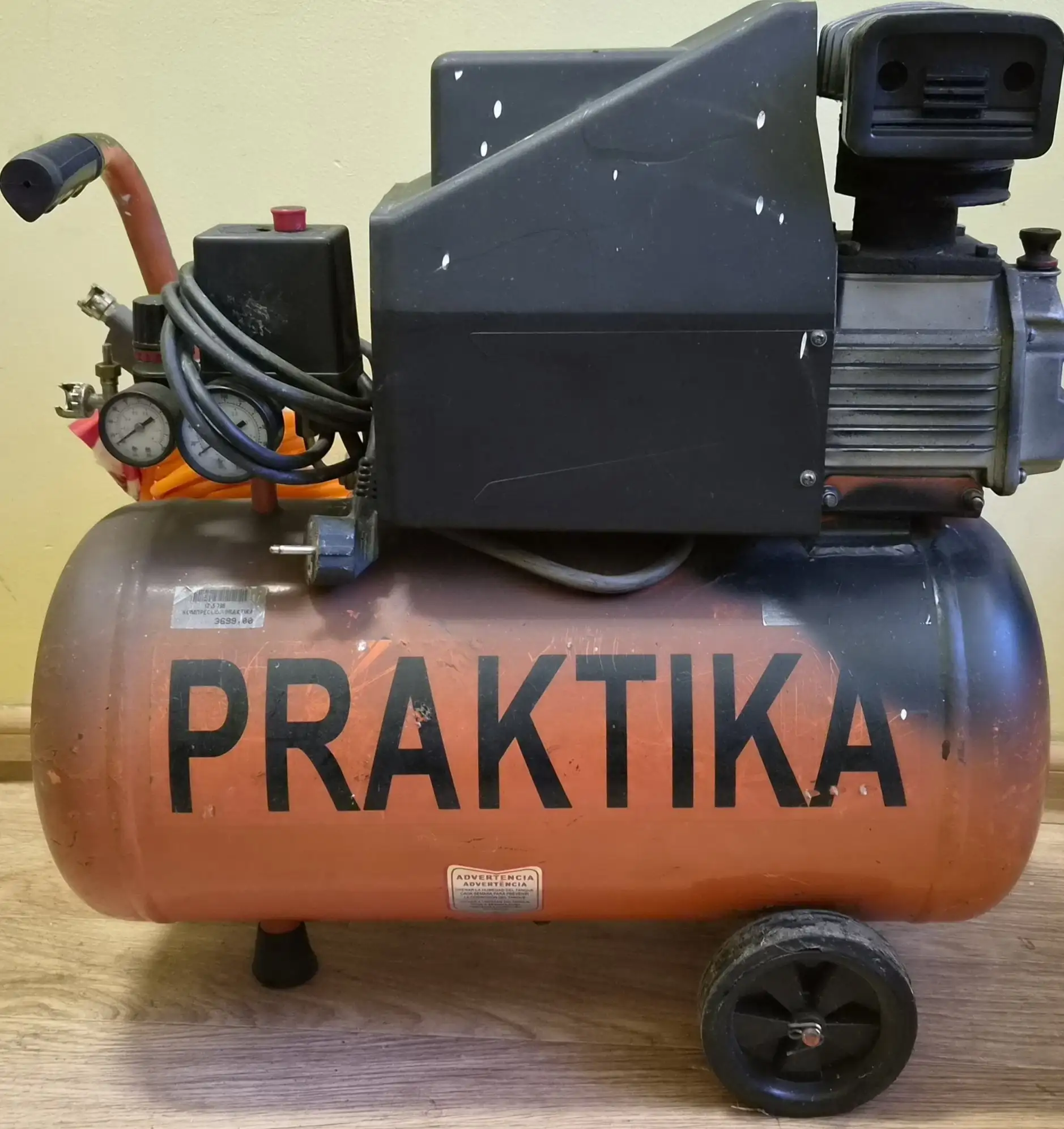 Продам воздушный компрессор Практика б/у - Компрессоры (Барахолка) в Химки