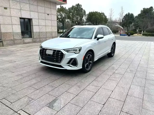 Audi Q3 2022 - BMW X7 в Москва