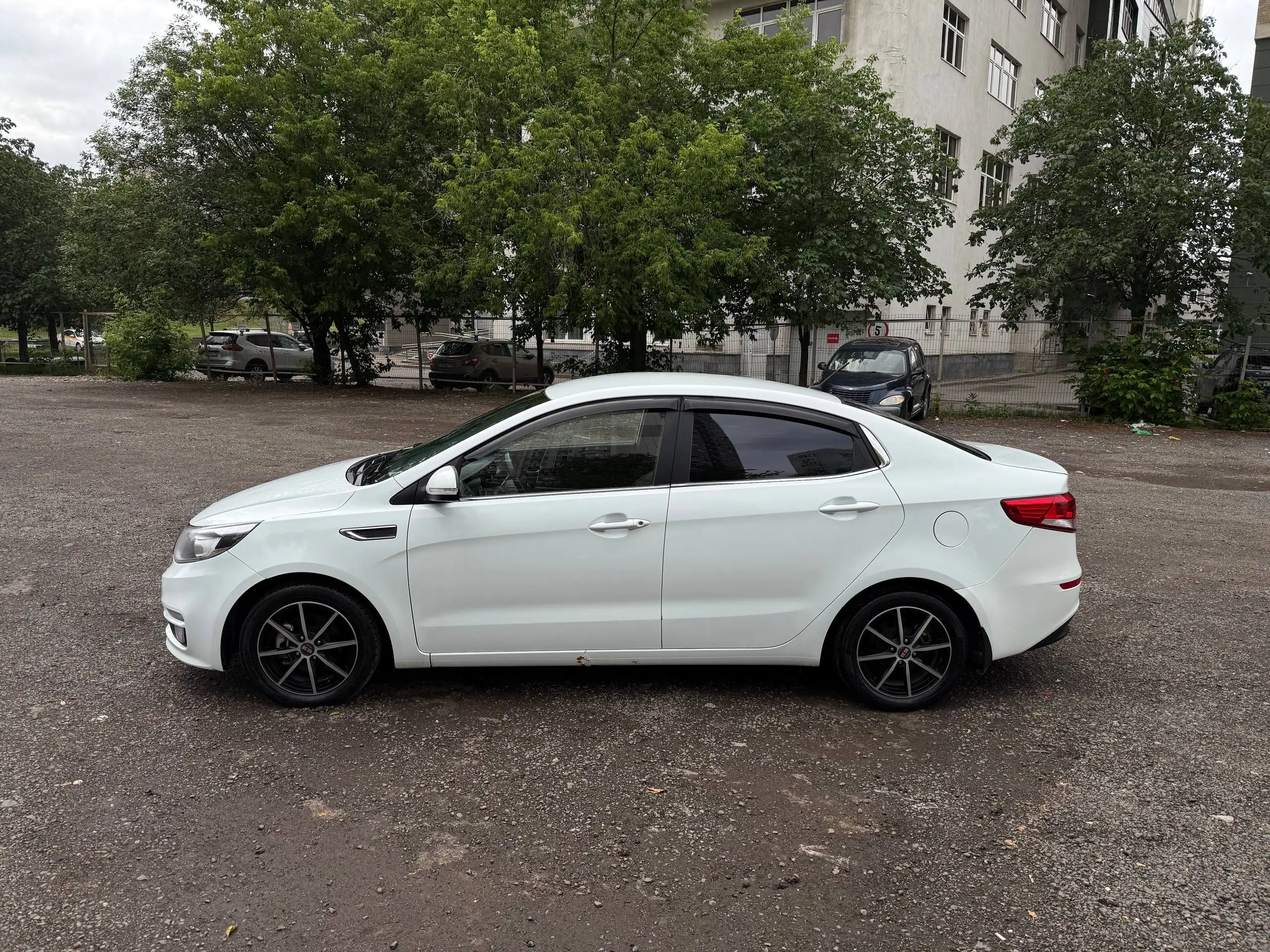 Kia Rio 3 рестайлинг 2015 - Авто в Москва