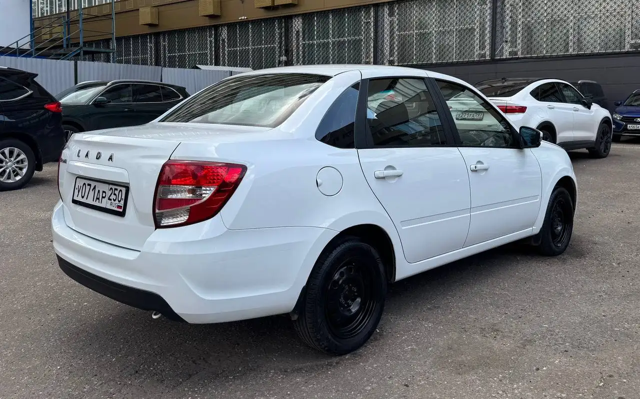 Lada Granta FL 1.6 (90 л/с) 2023 - Легковые автомобили (Авто) в Москва