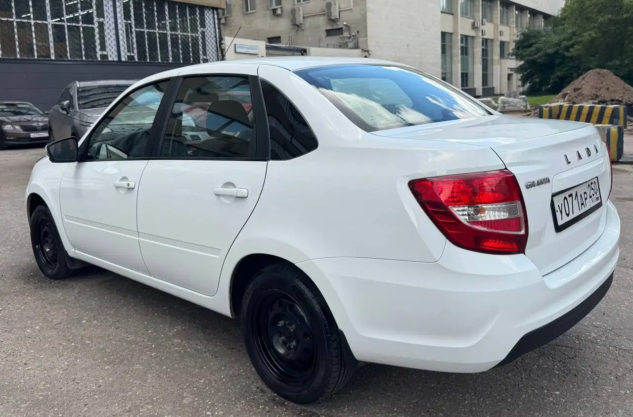 Lada Granta FL 1.6 (90 л/с) 2023 - Легковые автомобили (Авто) в Москва