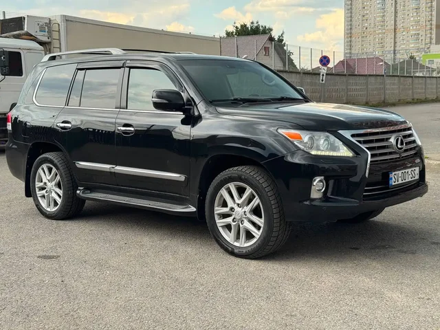 LEXUS LX570 2013 года - Hyundai Accent в Москва