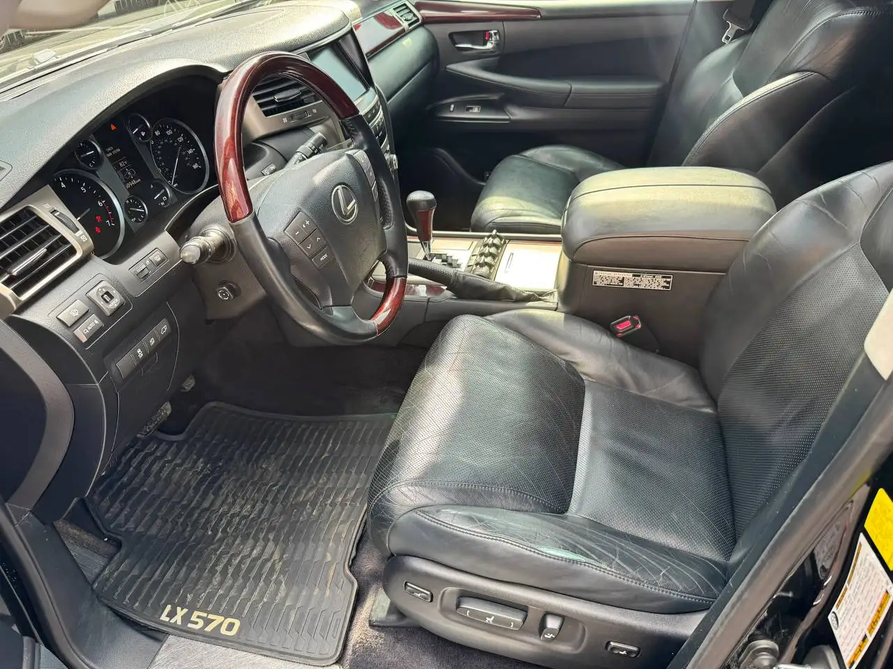 LEXUS LX570 2013 года, чистый Грузинский учет, Москва - Внедорожники (Авто) в Москва