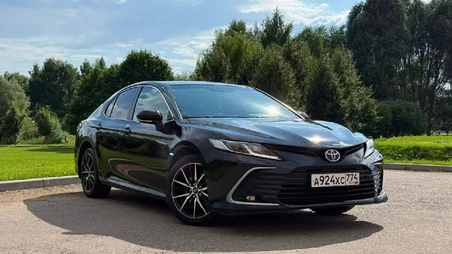 Тойота Камри 2021, 2.5 AT, без окрасов - Mercedes-Benz в Москва