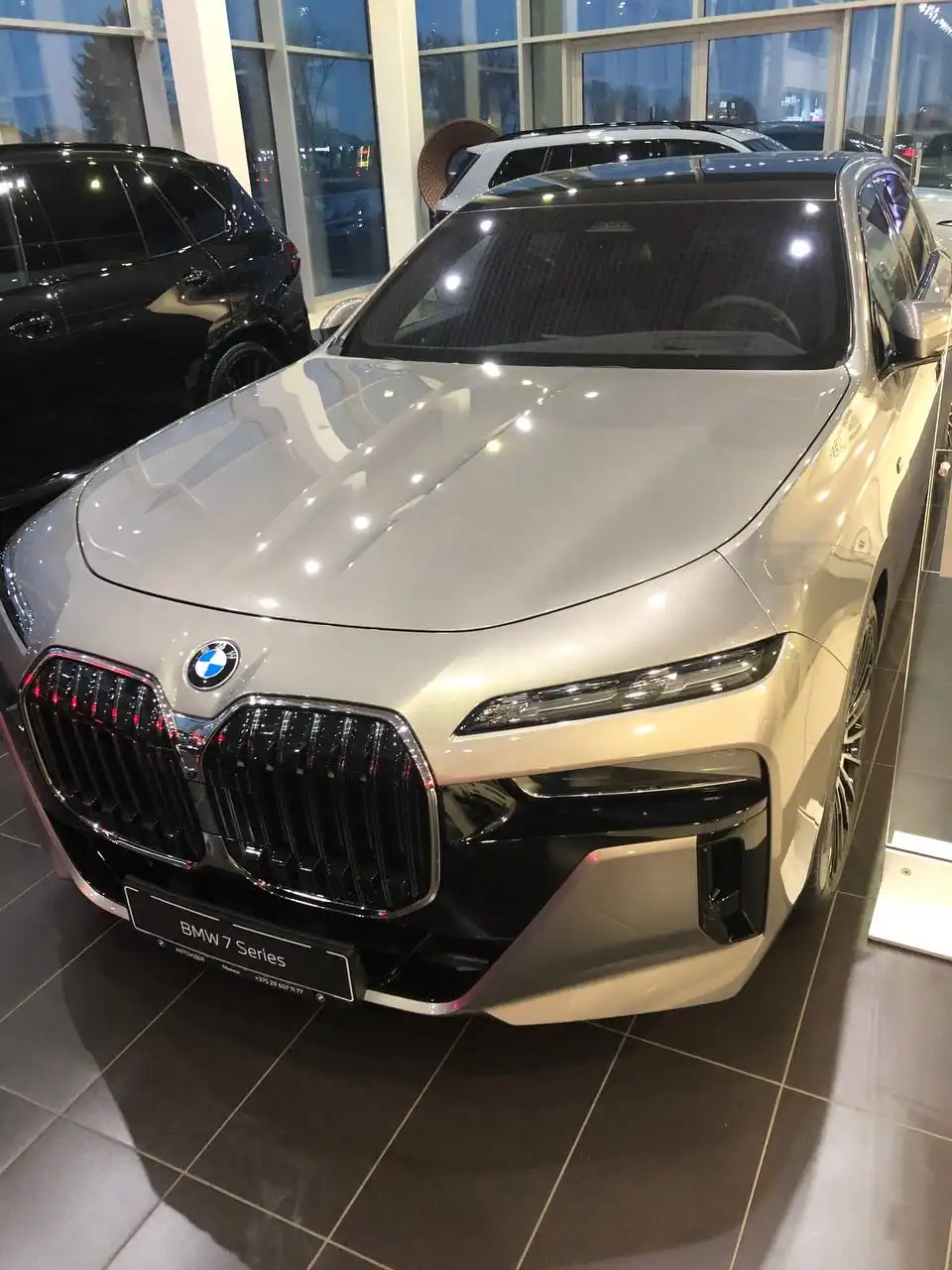 Продажа BMW 760i 2025 года с полной заводской комплектацией