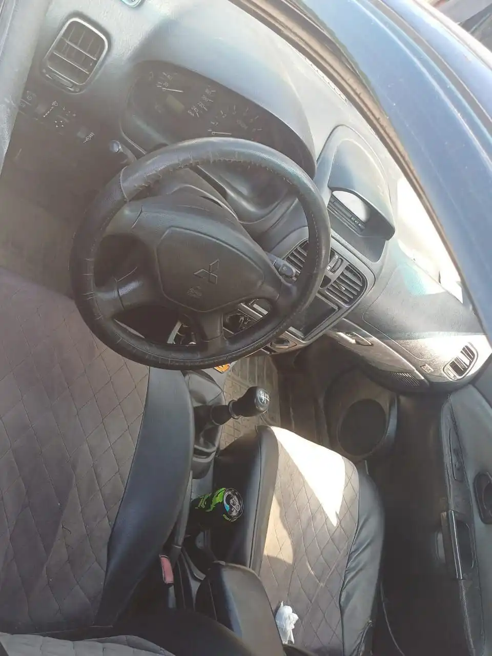 Продам Mitsubishi Carisma 2001 года