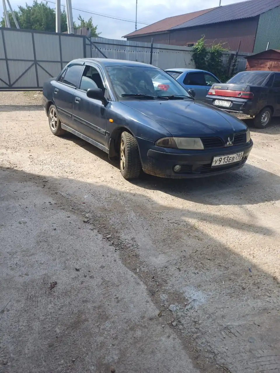 Продам Mitsubishi Carisma 2001 года