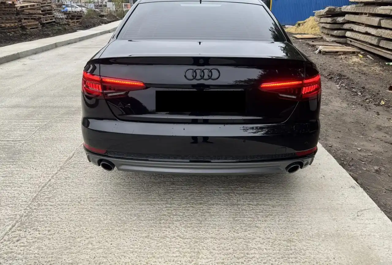 Audi A4 2016 с двигателем 2.0 л и полным приводом