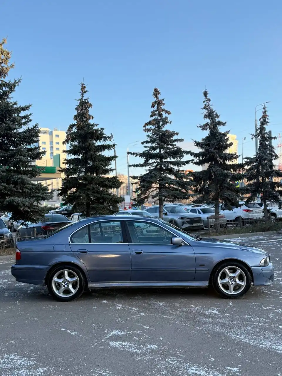 BMW e39 2002 года с М-тех бампером и планшетом