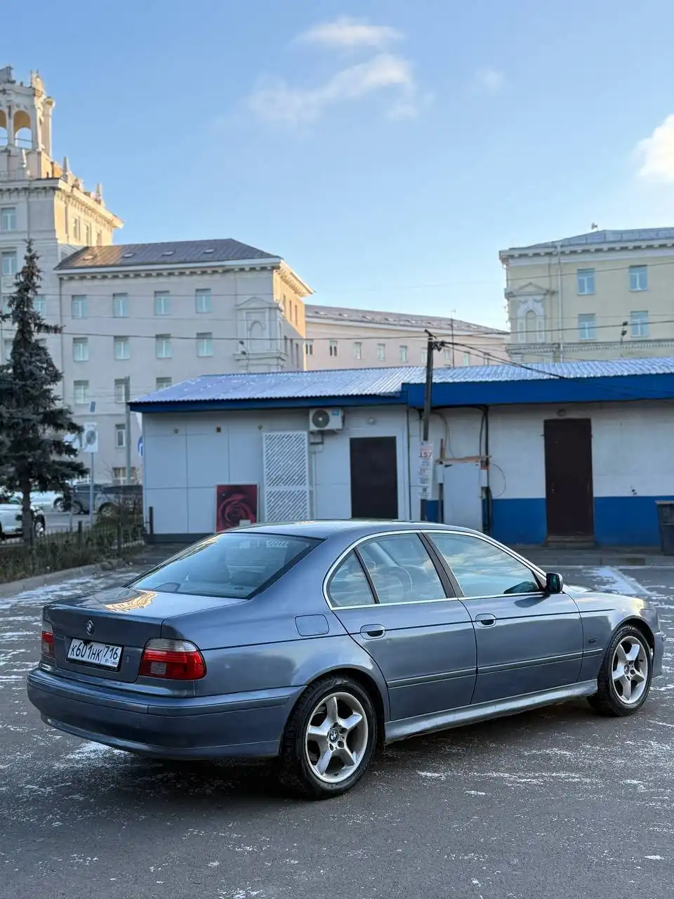 BMW e39 2002 года с М-тех бампером и планшетом