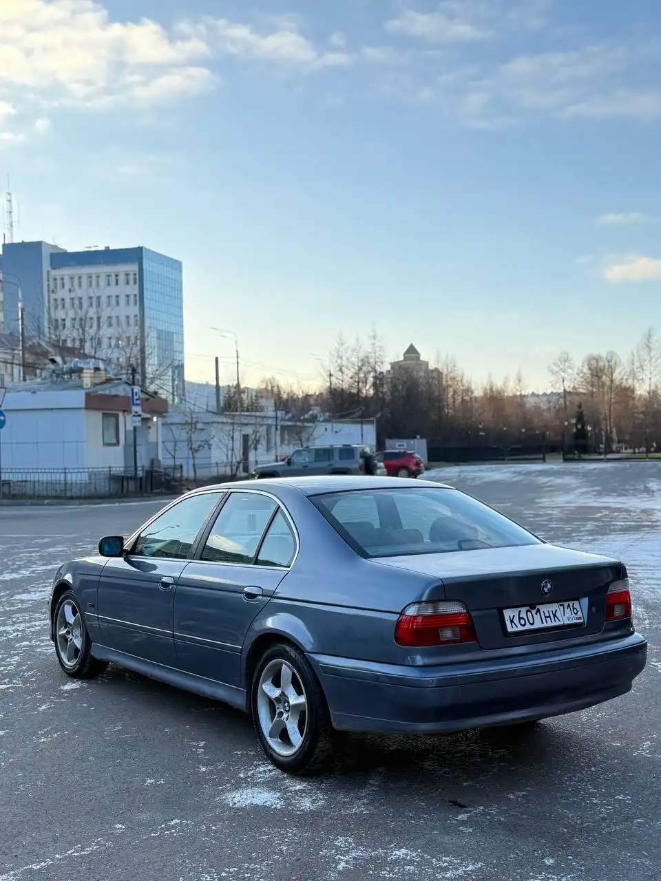 BMW e39 2002 года с М-тех бампером и планшетом