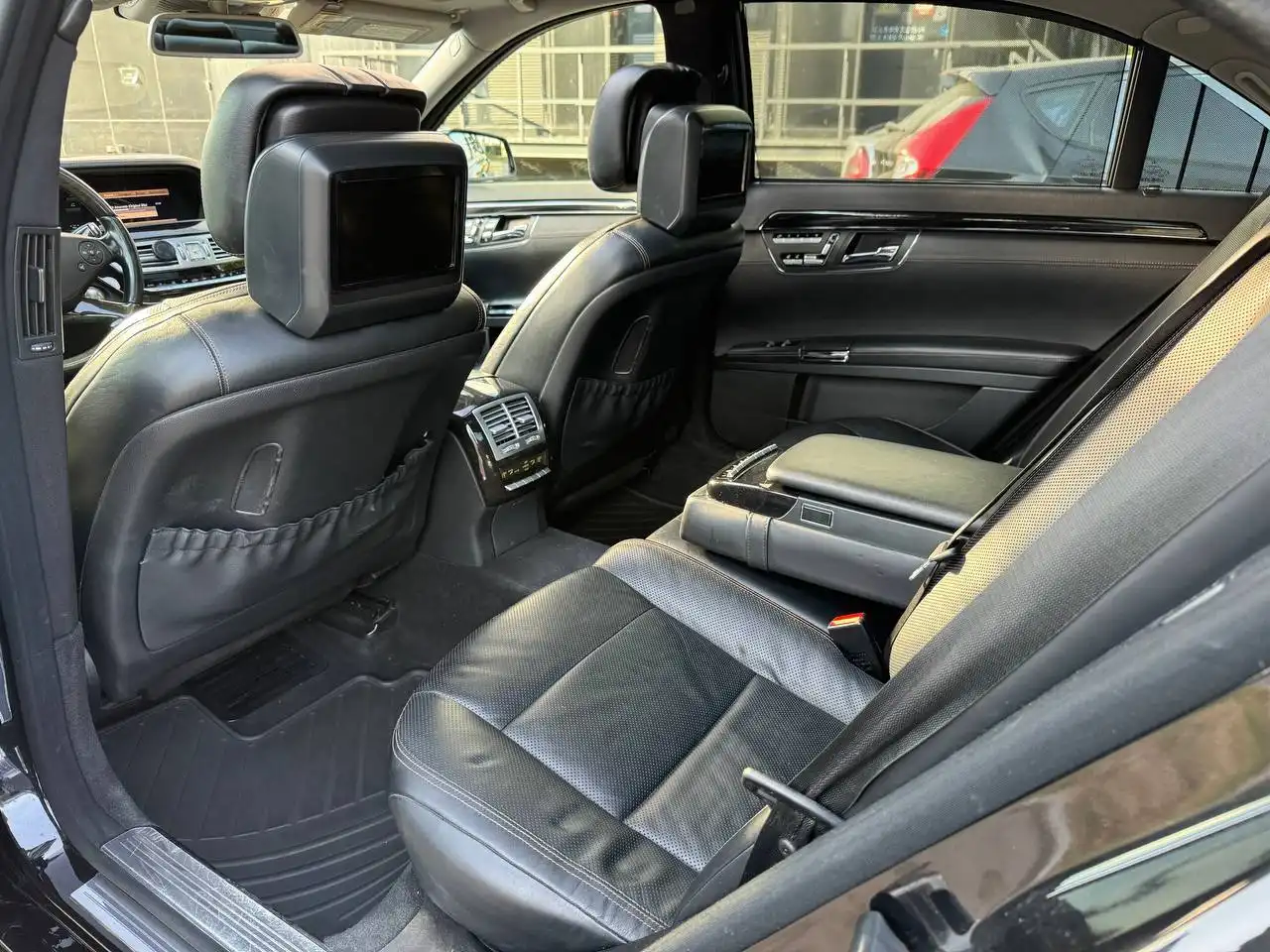 Продажа Mercedes S221 2012 года с полным обновлением