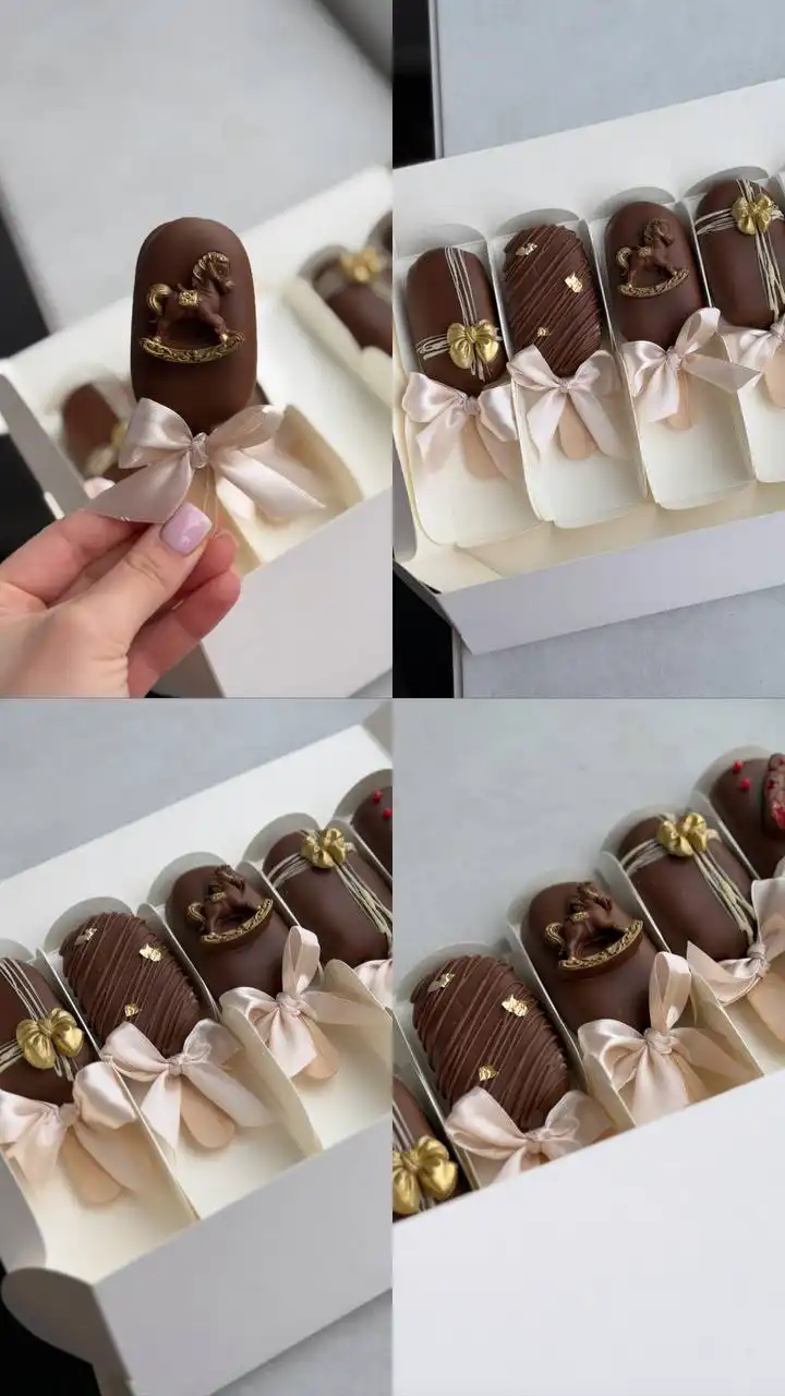 Праздничная коллекция десертов ручной работы к Новому Году