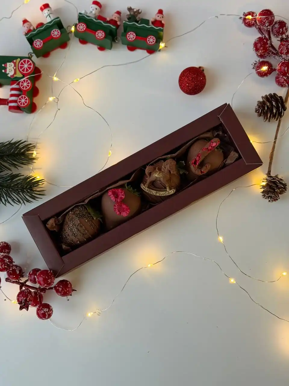 Праздничная коллекция десертов ручной работы к Новому Году