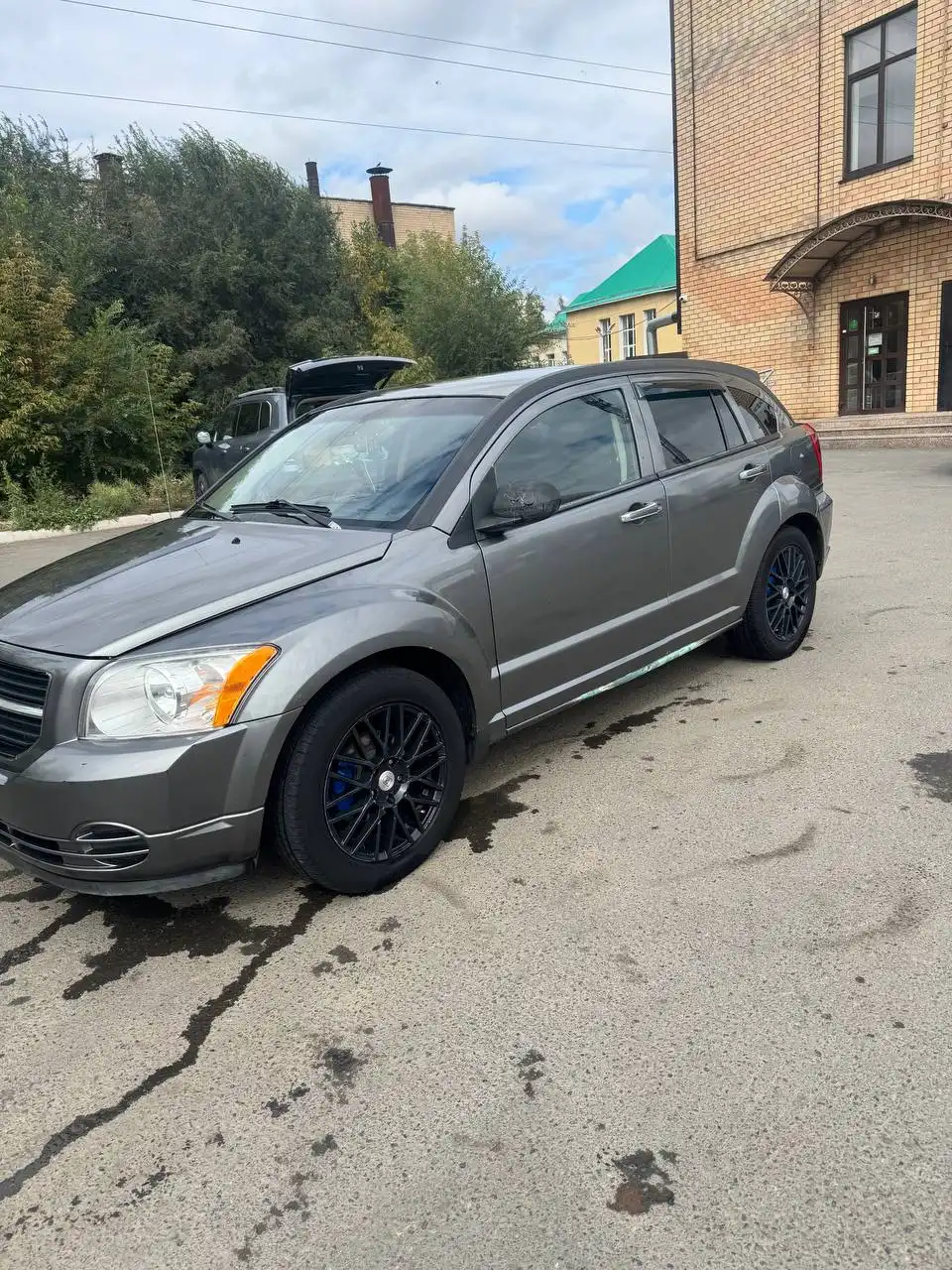 Продажа автомобиля 2011 года с АКПП и двигателем 2.0 литра