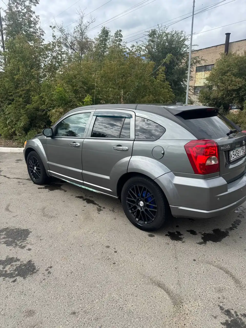 Продажа автомобиля 2011 года с АКПП и двигателем 2.0 литра