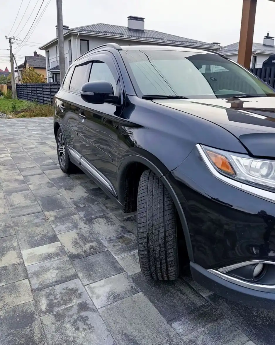 Mitsubishi Outlander 2016 III поколение (FL) 2.4 Бензин Автомат - Внедорожники и кроссоверы (Авто) в Москва