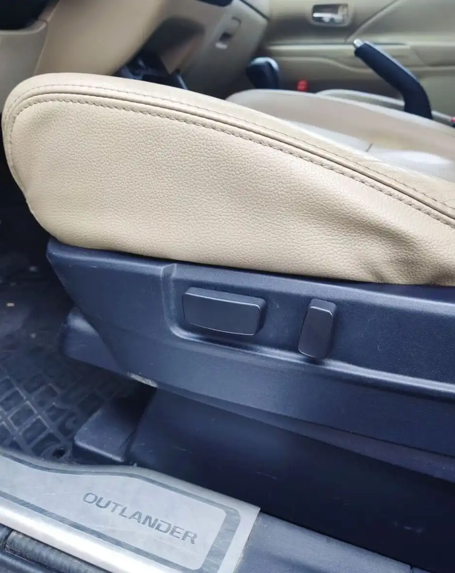 Mitsubishi Outlander 2016 III поколение (FL) 2.4 Бензин Автомат - Внедорожники и кроссоверы (Авто) в Москва