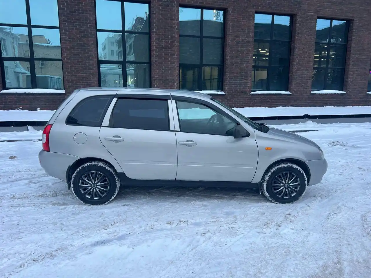 Продажа автомобиля Lada Kalina 2010 года - Легковые автомобили (Авто) в Москва