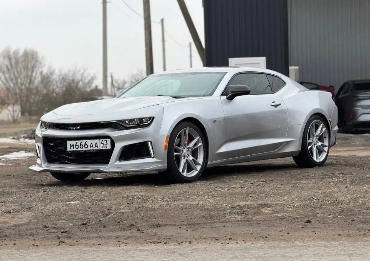 Chevrolet Camaro 2019 года с турбодвигателем и тюнингом - Авто в Геническ