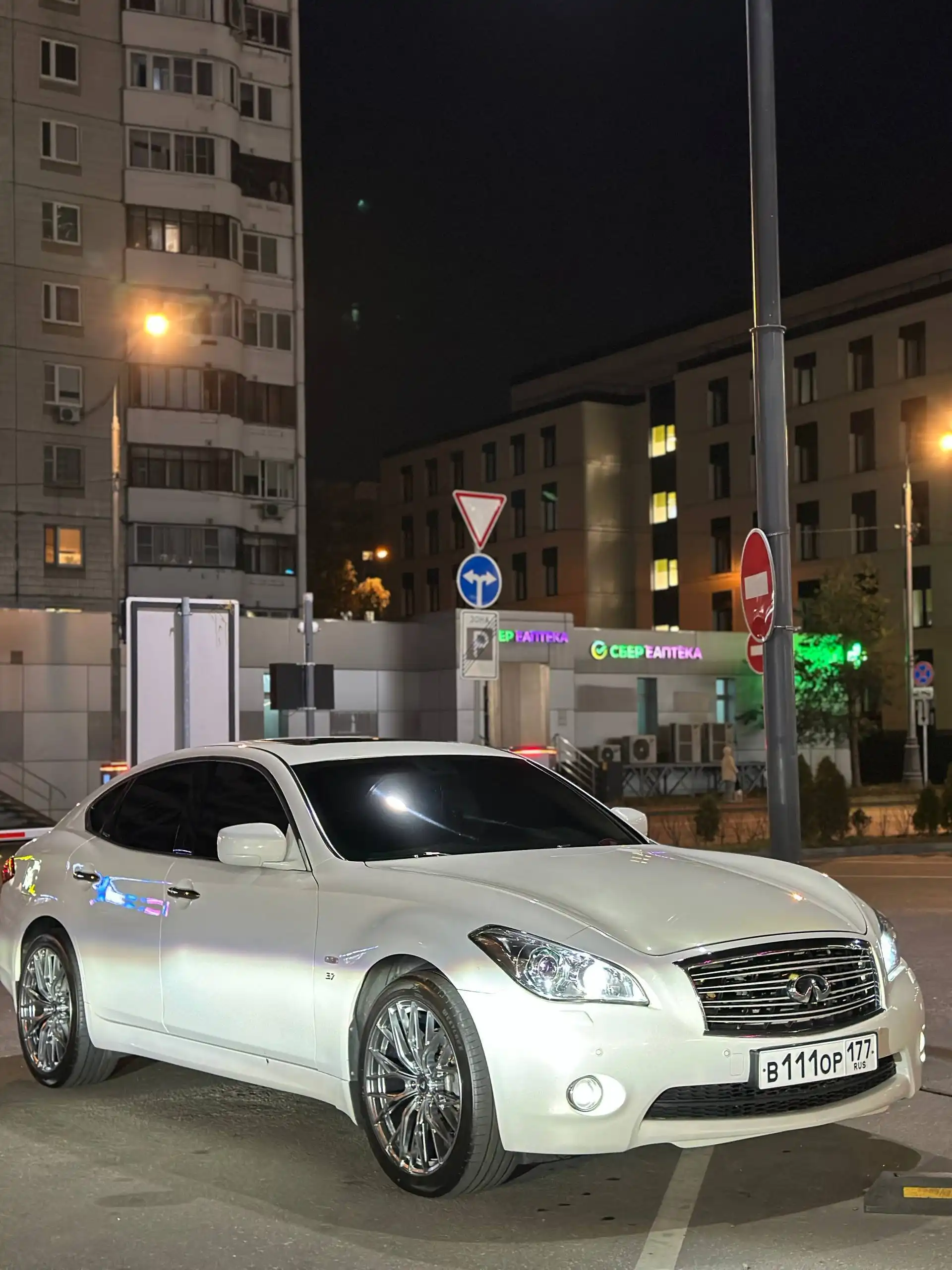 Продажа автомобиля INFINITI Q70 2014 года - Авто в Москва