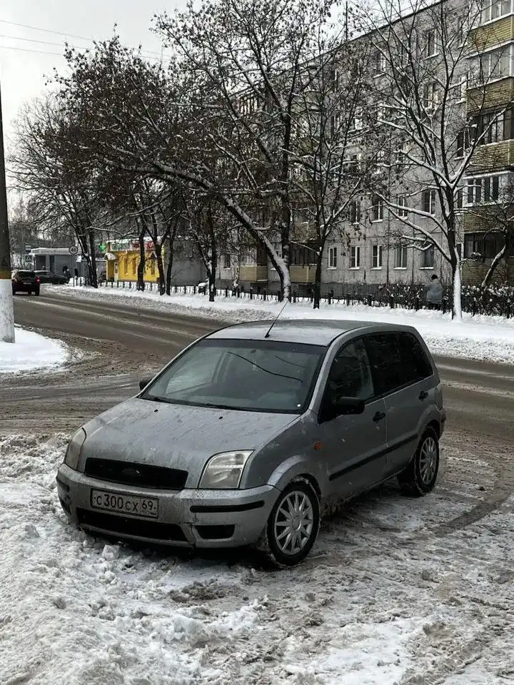 Продажа автомобиля Ford Fusion 1.4 на роботе, пробег 240 тыс. км - Легковые автомобили (Авто) в Москва