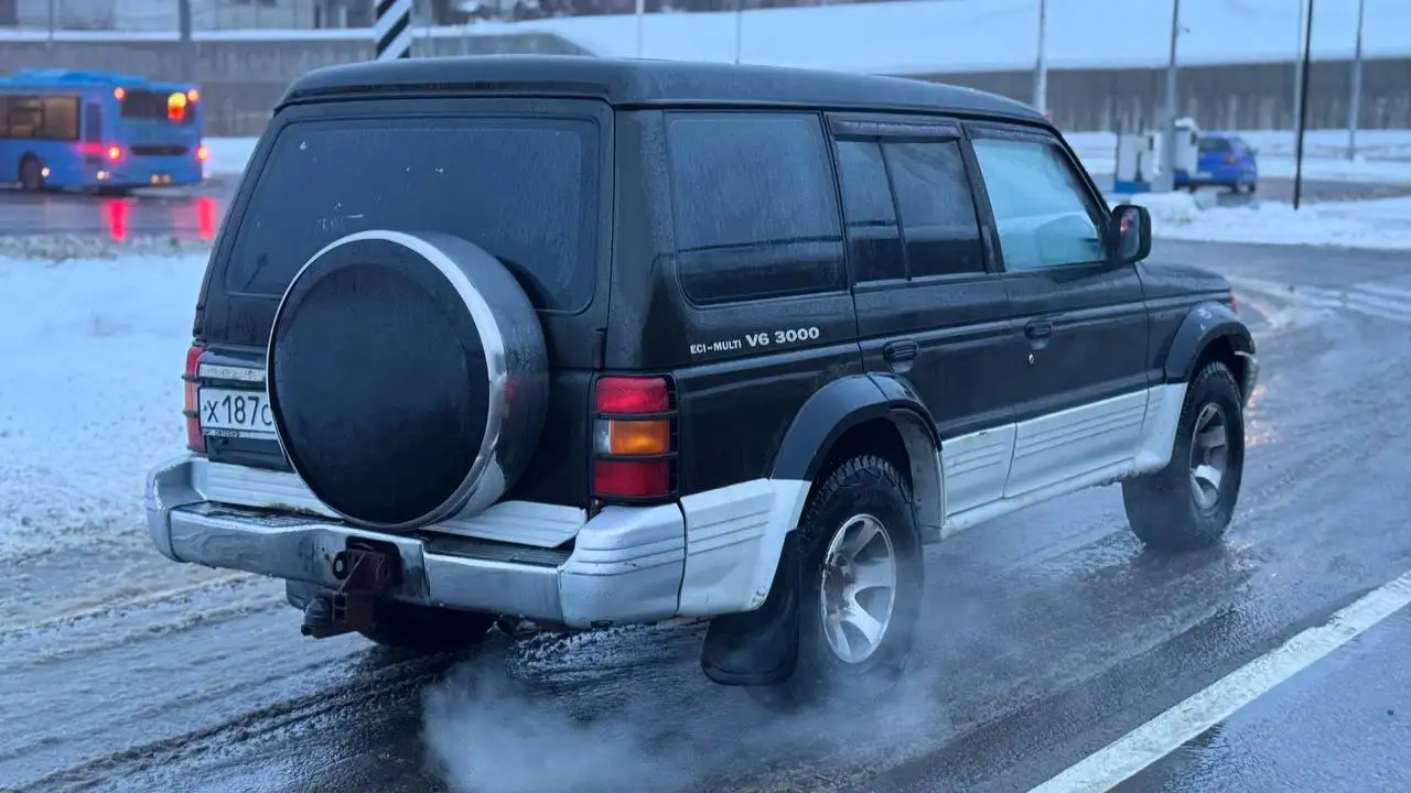 Mitsubishi Pajero 1998 года бензин 3 литра механика - Внедорожники (Авто) в Москва