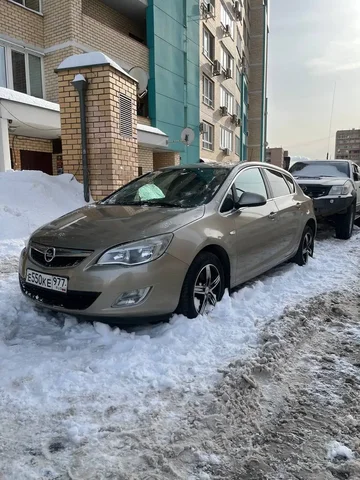 Opel Astra J 2011 года - Легковые автомобили в Мытищи