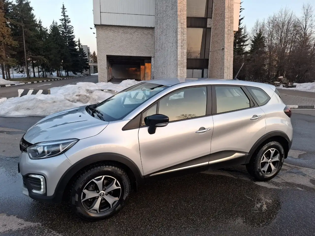 Renault Captur 1.3 CVT 2021 рестайлинг - Легковые автомобили (Авто) в Москва