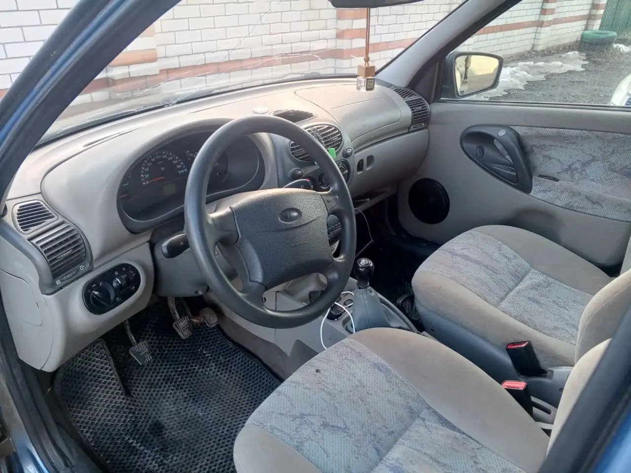 Продажа автомобиля 8 лет, 16 клапанов, 2 подушки безопасности - Авто в Москва