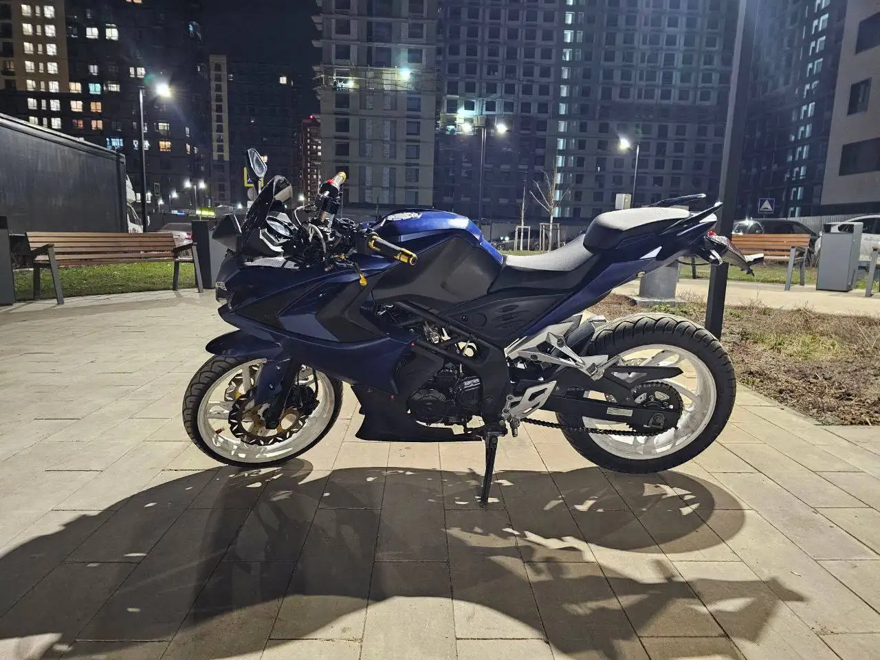 Мотоцикл 250 кубов с пробегом 2000 км - Мотоциклы (Авто) в Москва