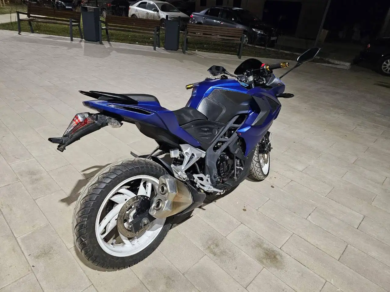 Мотоцикл 250 кубов с пробегом 2000 км - Мотоциклы (Авто) в Москва