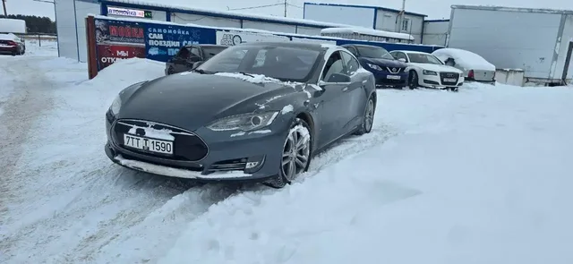 Tesla Model S 2012 года в Москве - Перевес в Москва