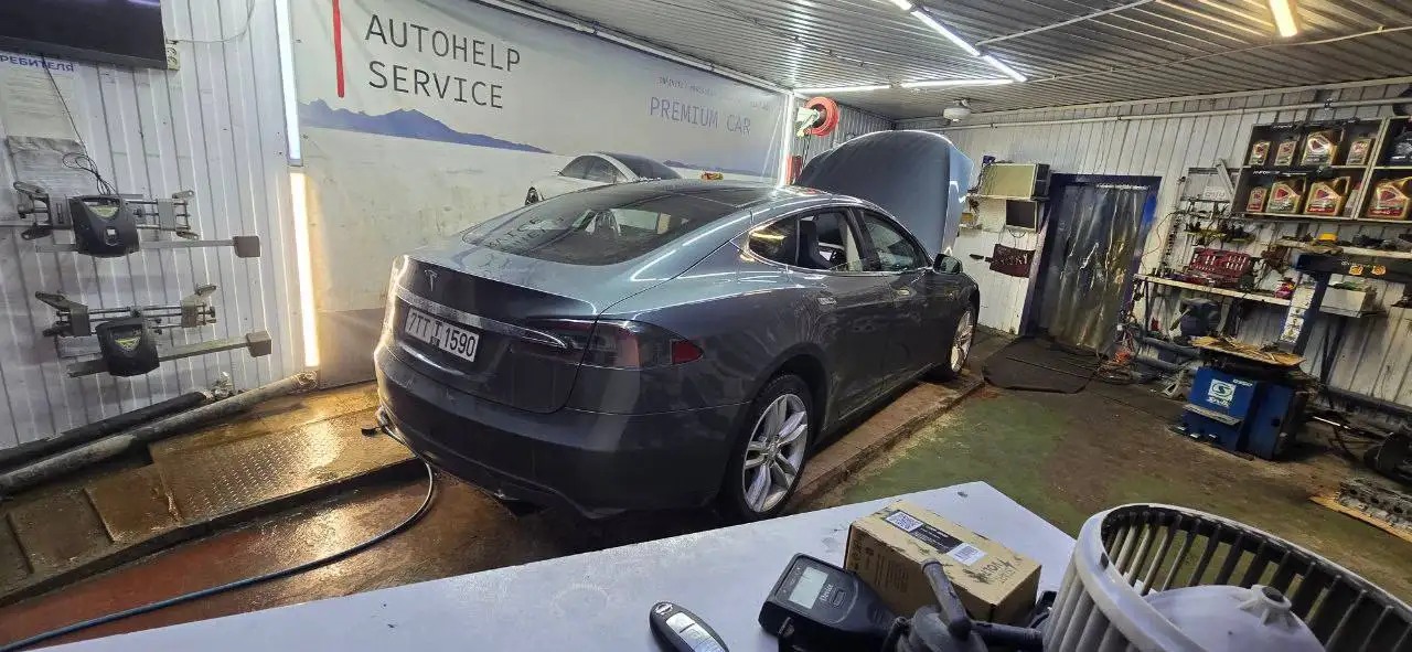 Tesla Model S 2012 года в Москве - Электромобили (Авто) в Москва