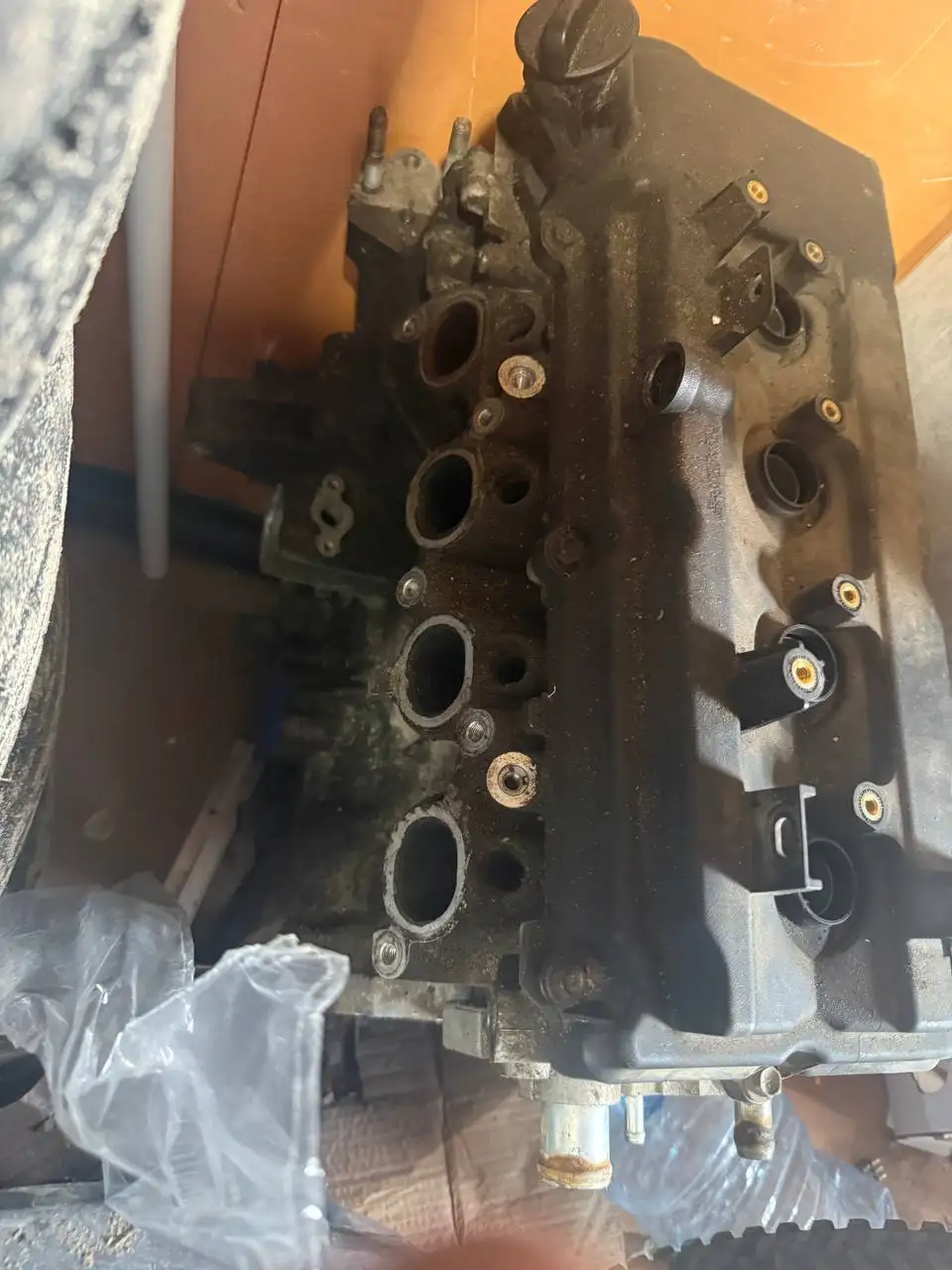 Продам мотор на Лансер 1.6 автомат с прогоревшим цилиндром - Запчасти (Авто) в Москва