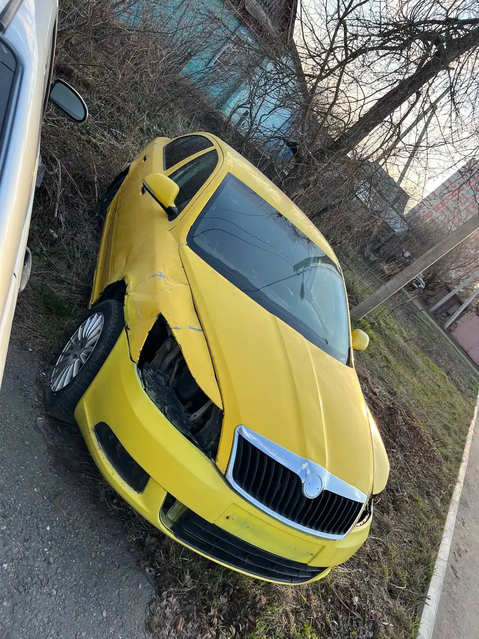 Продам Шкоду 2012 года с мотором 1.6 - Легковые автомобили (Авто) в Москва