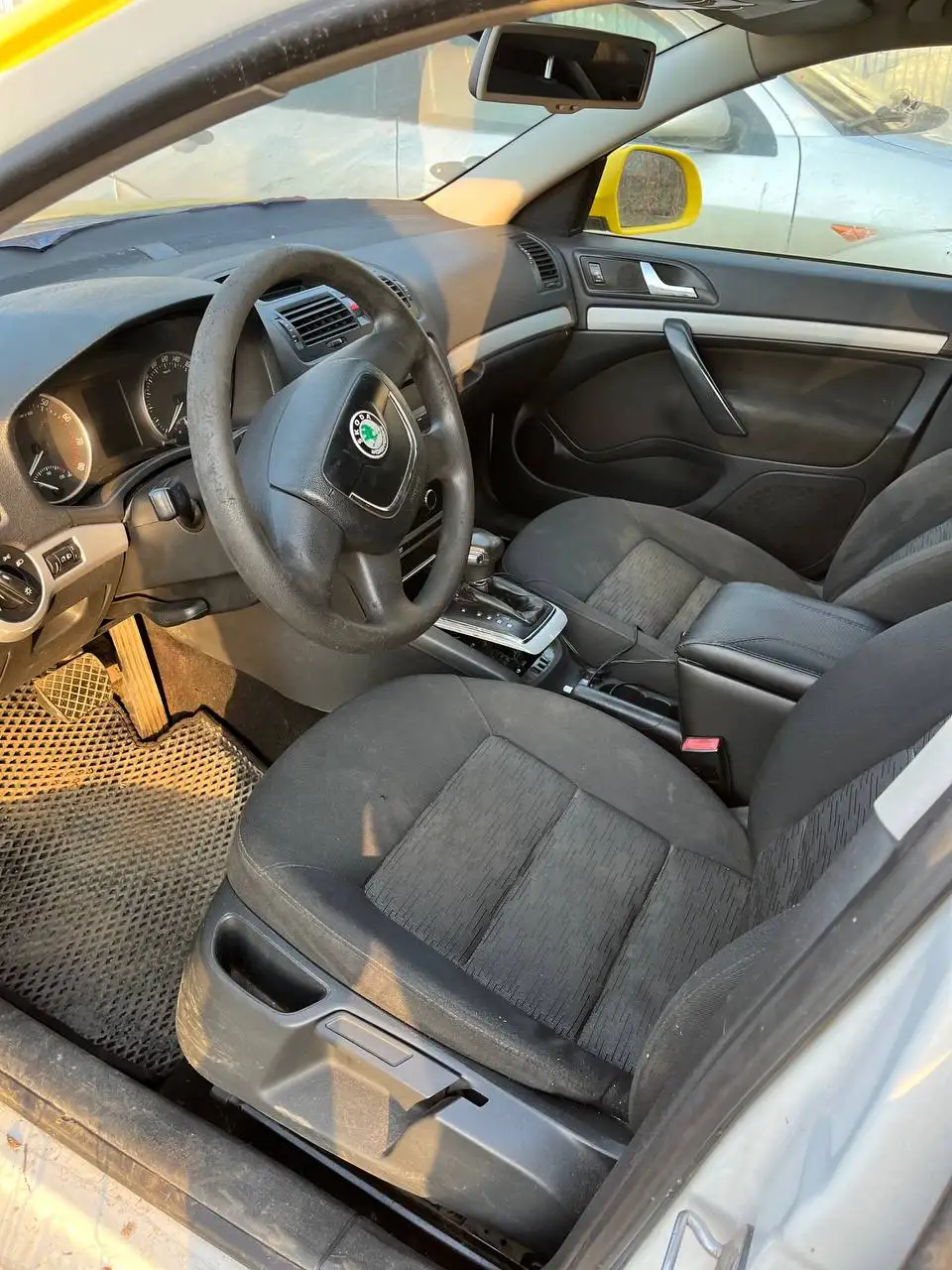 Продам Шкоду 2012 года с мотором 1.6 - Легковые автомобили (Авто) в Москва