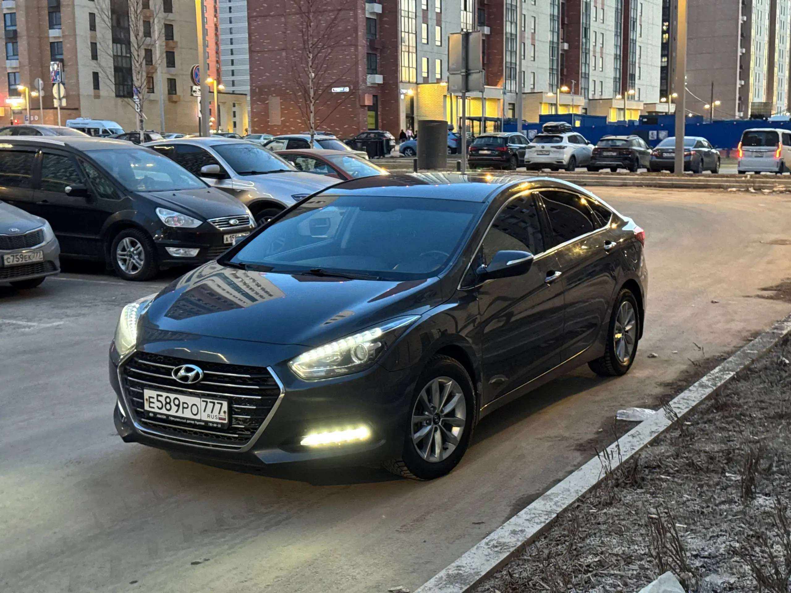Продажа автомобиля 2016 года от собственника - Легковой автомобиль (Авто) в Москва