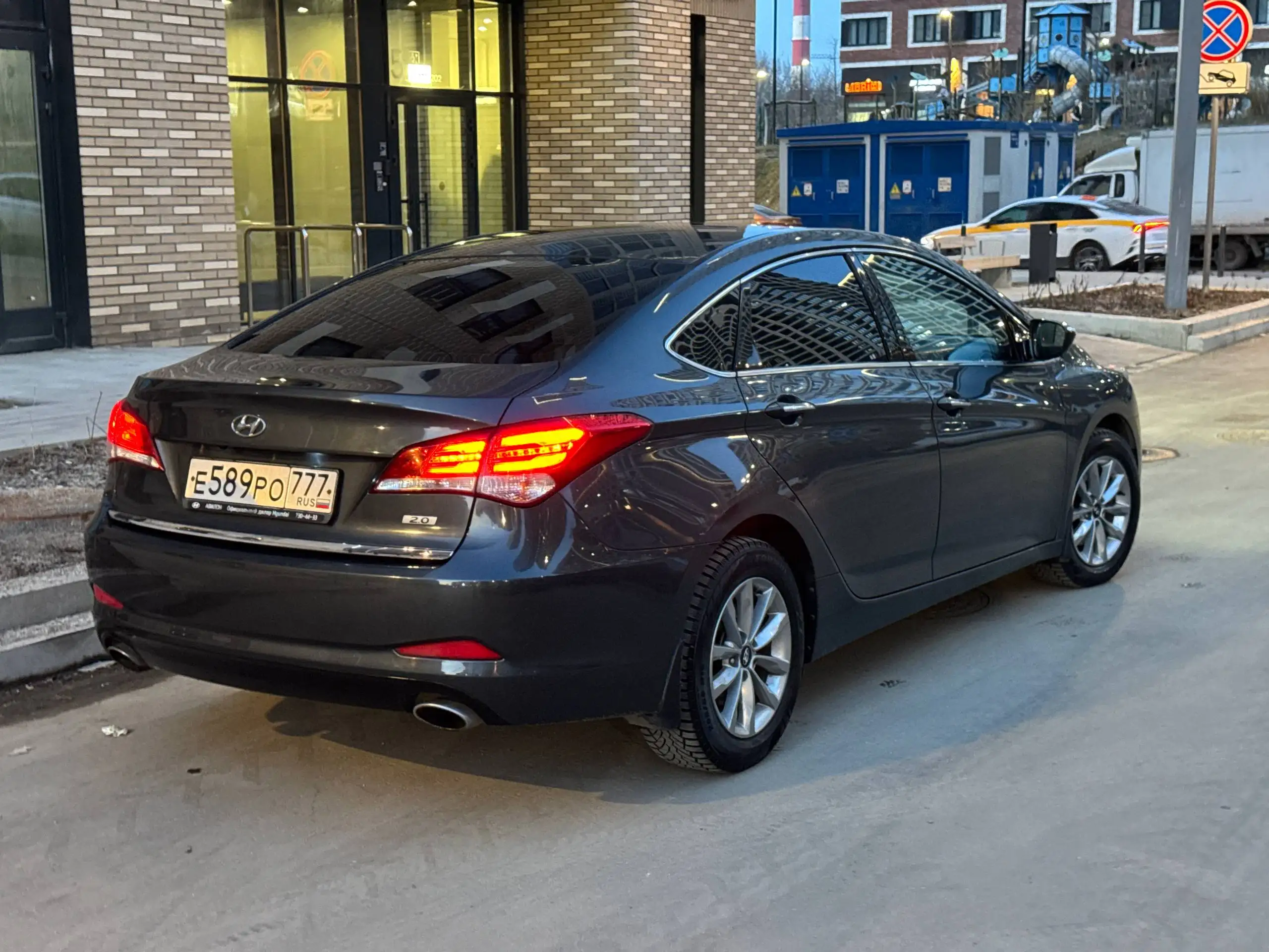 Продажа автомобиля 2016 года от собственника - Легковой автомобиль (Авто) в Москва