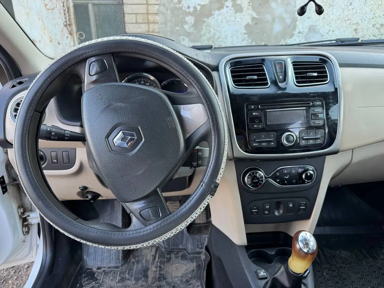 Renault Logan 2016 - Легковые автомобили (Авто) в Набережные Челны